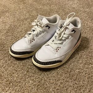 Jordan 3 Neapolitan Size 6 or 4.5 in grade school